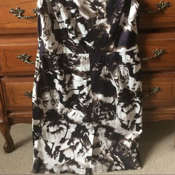 Sleeveless dress - Picture 4 of 10